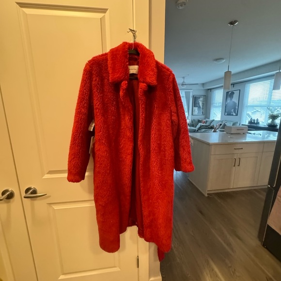 ❤️❤️❤️Aritzia Babaton Oren Red Faux Fur Belted Coat. New with tags - Picture 8 of 8